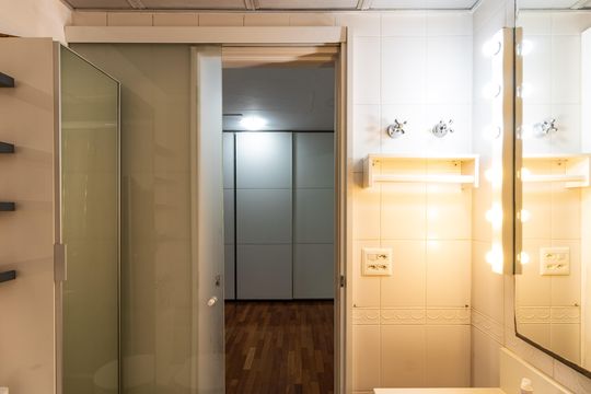 Compra apartamento em Pompeia, 3 quartos, 1 suíte, varanda, aceita pets. — Banheiro da Suíte