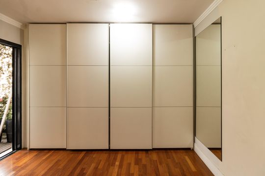 Compra apartamento em Pompeia, 3 quartos, 1 suíte, varanda, aceita pets. — Suíte