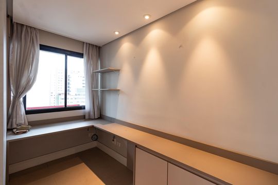 Compra apartamento em Pompeia, 3 quartos, 1 suíte, varanda, aceita pets. — Escritório