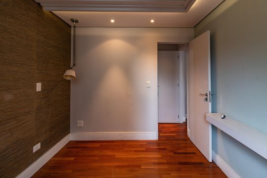 Compra apartamento em Pompeia, 3 quartos, 1 suíte, varanda, aceita pets. — Quarto 2