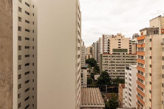 Compra apartamento em Pompeia, 3 quartos, 1 suíte, varanda, aceita pets. — Vista da Suíte