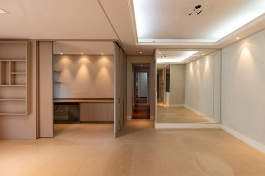 Compra apartamento em Pompeia, 3 quartos, 1 suíte, varanda, aceita pets. — Sala