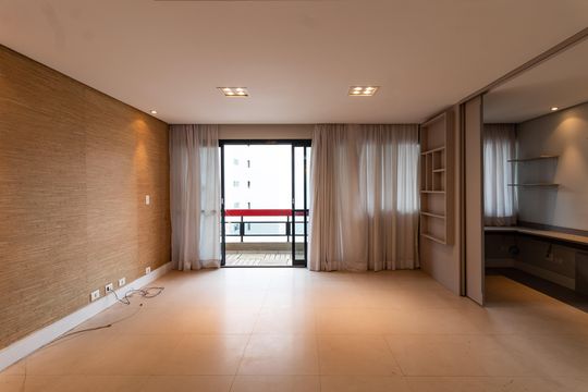 Compra apartamento em Pompeia, 3 quartos, 1 suíte, varanda, aceita pets. — Sala