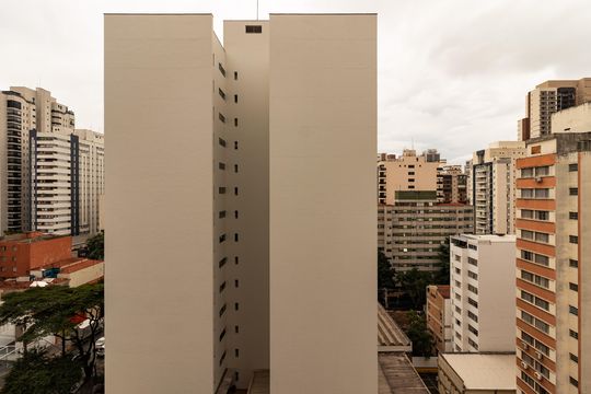 Compra apartamento em Pompeia, 3 quartos, 1 suíte, varanda, aceita pets. — Vista da Varanda