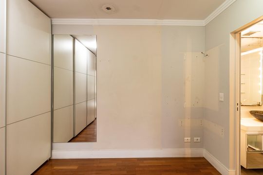 Compra apartamento em Pompeia, 3 quartos, 1 suíte, varanda, aceita pets. — Suíte