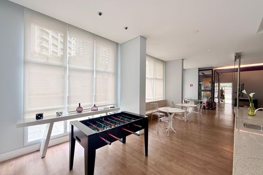 Apartamento mobiliado com 2 quartos e varanda para comprar. Aceitam animais de estimação. — Salão de Jogos
