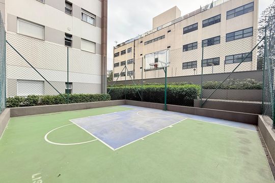 Apartamento mobiliado com 2 quartos e varanda para comprar. Aceitam animais de estimação. — Quadrinha