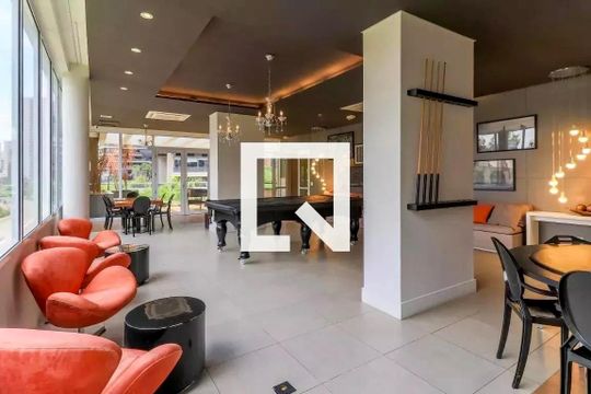 Apartamento mobiliado com 2 quartos e varanda para comprar. Aceitam animais de estimação. — Salão de Jogos