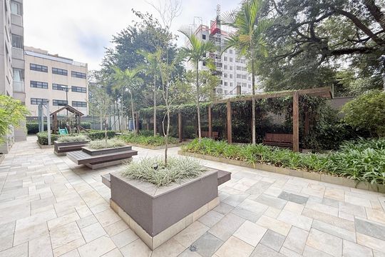 Apartamento mobiliado com 2 quartos e varanda para comprar. Aceitam animais de estimação. — Área comum