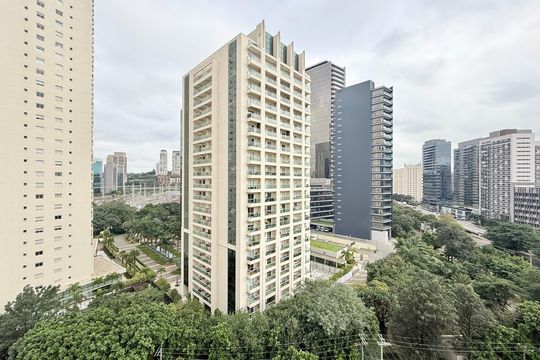 Apartamento mobiliado com 2 quartos e varanda para comprar. Aceitam animais de estimação. — Vista