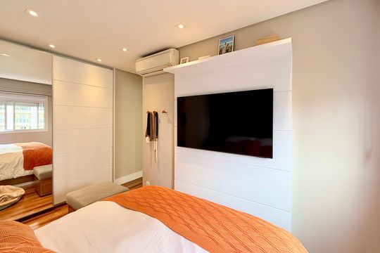 Apartamento mobiliado com 2 quartos e varanda para comprar. Aceitam animais de estimação. — Suíte 2
