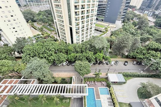Apartamento mobiliado com 2 quartos e varanda para comprar. Aceitam animais de estimação. — Vista