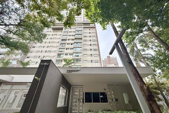 Apartamento mobiliado com 2 quartos e varanda para comprar. Aceitam animais de estimação. — Fachada