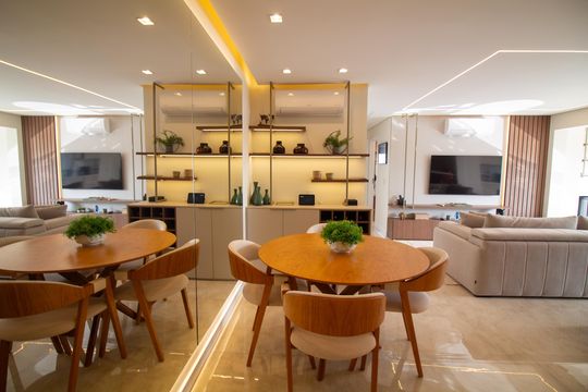 Apartamento mobiliado com 2 quartos e churrasqueira. Compra ideal com churrasqueira no condomínio. — Copa