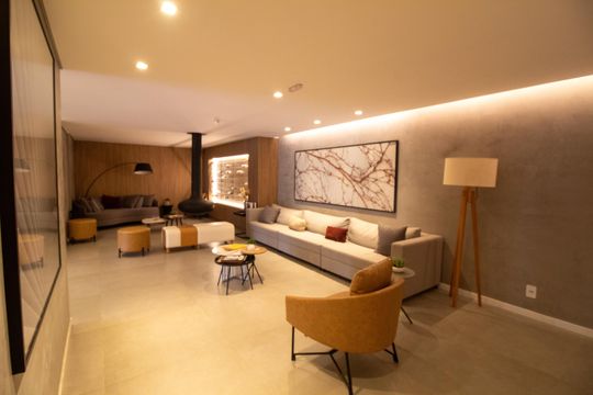 Apartamento mobiliado com 2 quartos e churrasqueira. Compra ideal com churrasqueira no condomínio. — Hall Social