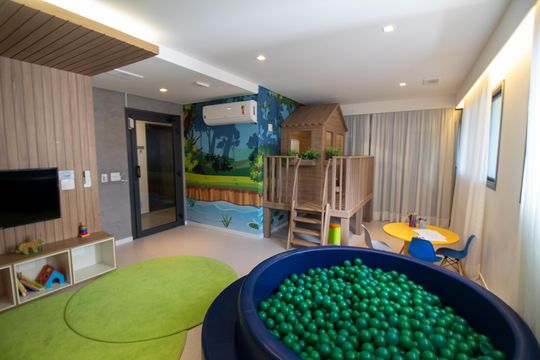 Apartamento mobiliado com 2 quartos e churrasqueira. Compra ideal com churrasqueira no condomínio. — Área comum - Brinquedoteca