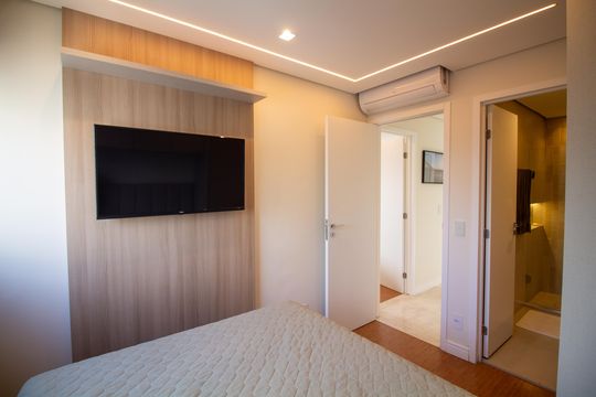 Apartamento mobiliado com 2 quartos e churrasqueira. Compra ideal com churrasqueira no condomínio. — Suíte 1