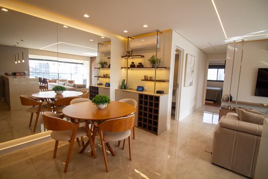 Apartamento mobiliado com 2 quartos e churrasqueira. Compra ideal com churrasqueira no condomínio. — Copa