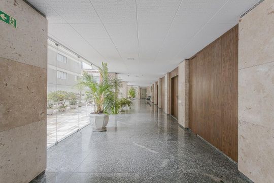 Apartamento no Jardim America com 2 quartos, 1 suíte e closet. Oportunidades de compra imperdíveis! — Hall social