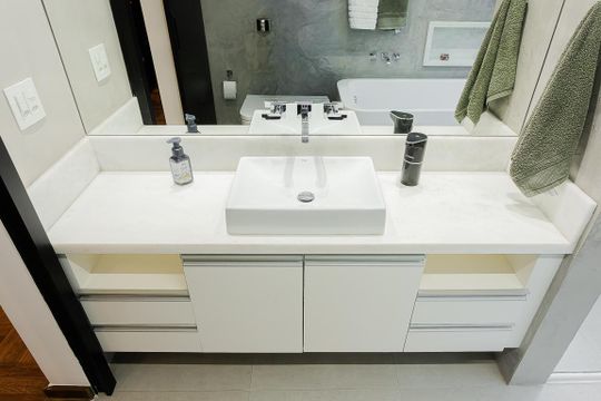 Apartamento no Jardim America com 2 quartos, 1 suíte e closet. Oportunidades de compra imperdíveis! — Banheiro da Suíte