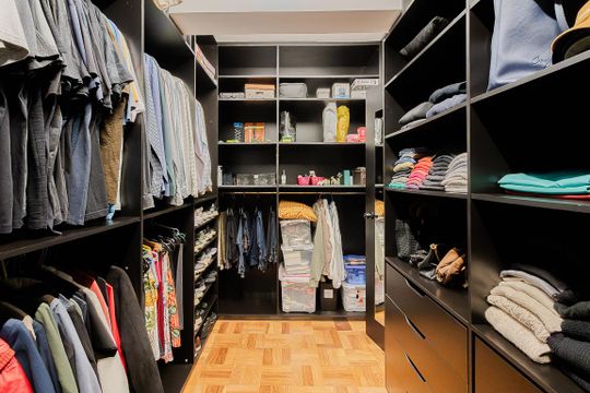 Apartamento no Jardim America com 2 quartos, 1 suíte e closet. Oportunidades de compra imperdíveis! — Closet da suíte