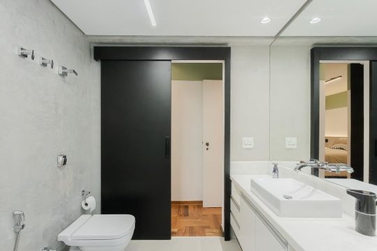 Apartamento no Jardim America com 2 quartos, 1 suíte e closet. Oportunidades de compra imperdíveis! — Banheiro da Suíte