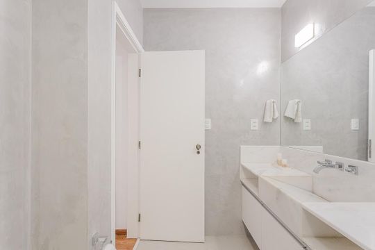 Apartamento no Jardim America com 2 quartos, 1 suíte e closet. Oportunidades de compra imperdíveis! — Banheiro