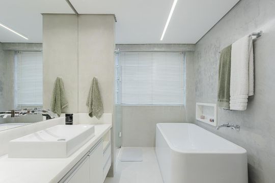 Apartamento no Jardim America com 2 quartos, 1 suíte e closet. Oportunidades de compra imperdíveis! — Banheiro da Suíte