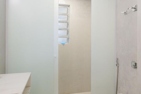 Apartamento no Jardim America com 2 quartos, 1 suíte e closet. Oportunidades de compra imperdíveis! — Banheiro