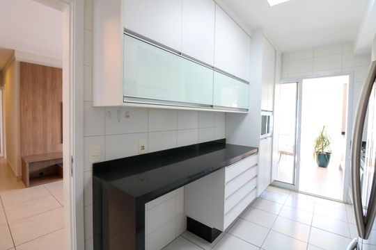 Comprar apartamento mobiliado no Brooklin com 3 suítes, academia e piscina no condomínio. — foto 13