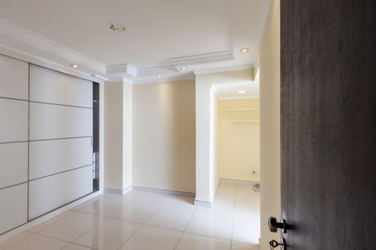 Compra de apartamento: 5 quartos, varanda, churrasqueira no condomínio. Animais permitidos. — Rooftop - Quarto 1 - Suite