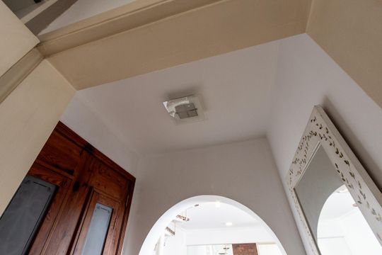 Compra de apartamento: 5 quartos, varanda, churrasqueira no condomínio. Animais permitidos. — Hall de entrada