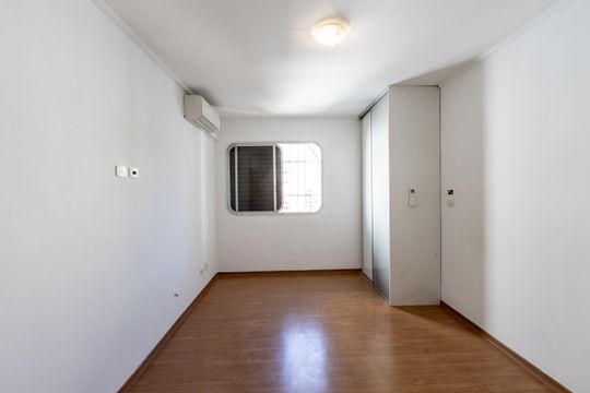 Compra de apartamento: 5 quartos, varanda, churrasqueira no condomínio. Animais permitidos. — Suíte