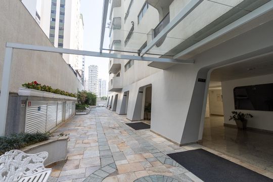 Compra de apartamento: 5 quartos, varanda, churrasqueira no condomínio. Animais permitidos. — Jardins