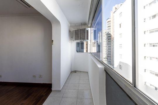 Compra de apartamento: 5 quartos, varanda, churrasqueira no condomínio. Animais permitidos. — Varanda