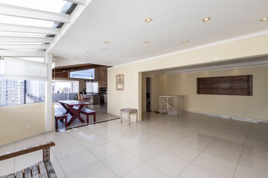 Compra de apartamento: 5 quartos, varanda, churrasqueira no condomínio. Animais permitidos. — Rooftop - Sala