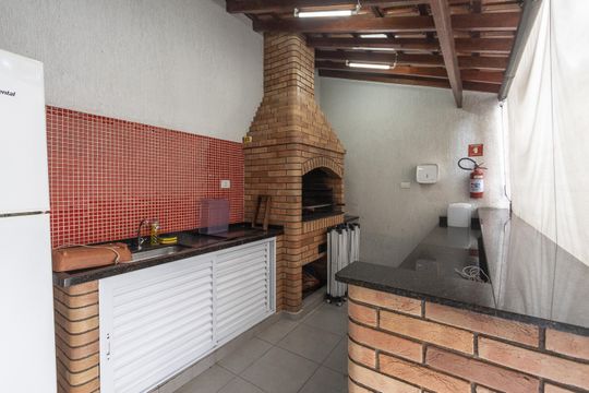 Compra de apartamento: 5 quartos, varanda, churrasqueira no condomínio. Animais permitidos. — Churrasqueira