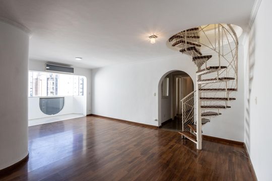 Compra de apartamento: 5 quartos, varanda, churrasqueira no condomínio. Animais permitidos. — Sala