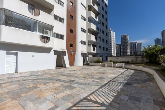 Compra de apartamento: 5 quartos, varanda, churrasqueira no condomínio. Animais permitidos. — Jardins