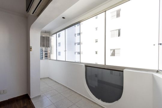 Compra de apartamento: 5 quartos, varanda, churrasqueira no condomínio. Animais permitidos. — Varanda