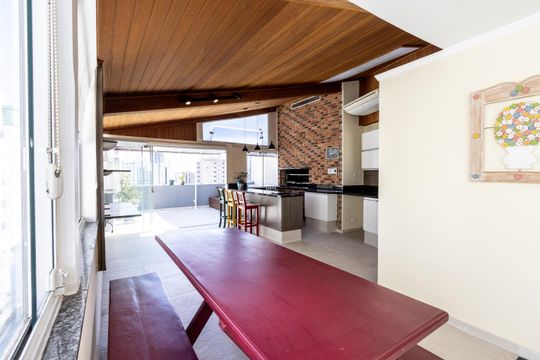 Compra de apartamento: 5 quartos, varanda, churrasqueira no condomínio. Animais permitidos. — Rooftop - Sala Gourmet