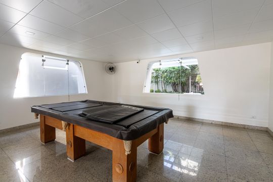 Compra de apartamento: 5 quartos, varanda, churrasqueira no condomínio. Animais permitidos. — Espaço de Jogos