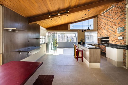 Compra de apartamento: 5 quartos, varanda, churrasqueira no condomínio. Animais permitidos. — Rooftop - Sala Gourmet