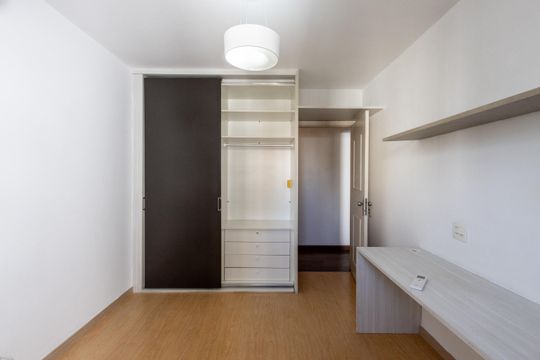 Compra de apartamento: 5 quartos, varanda, churrasqueira no condomínio. Animais permitidos. — Quarto 