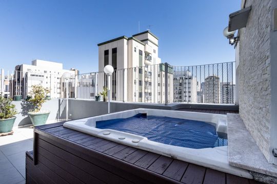 Compra de apartamento: 5 quartos, varanda, churrasqueira no condomínio. Animais permitidos. — Rooftop - Terraço