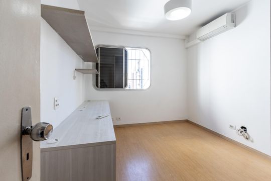 Compra de apartamento: 5 quartos, varanda, churrasqueira no condomínio. Animais permitidos. — Quarto 