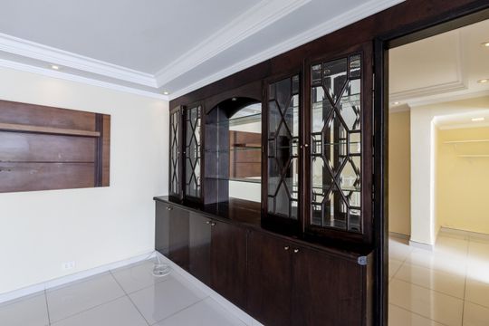 Compra de apartamento: 5 quartos, varanda, churrasqueira no condomínio. Animais permitidos. — Rooftop - Sala