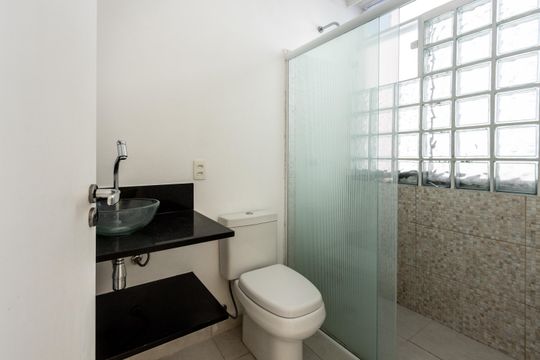 Compra de apartamento: 5 quartos, varanda, churrasqueira no condomínio. Animais permitidos. — Rooftop - Quarto 1 - Banheiro da Suite