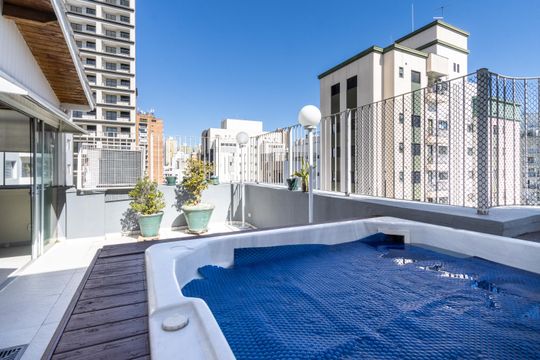 Compra de apartamento: 5 quartos, varanda, churrasqueira no condomínio. Animais permitidos. — Rooftop - Terraço