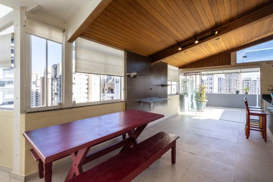 Compra de apartamento: 5 quartos, varanda, churrasqueira no condomínio. Animais permitidos. — Rooftop - Sala Gourmet